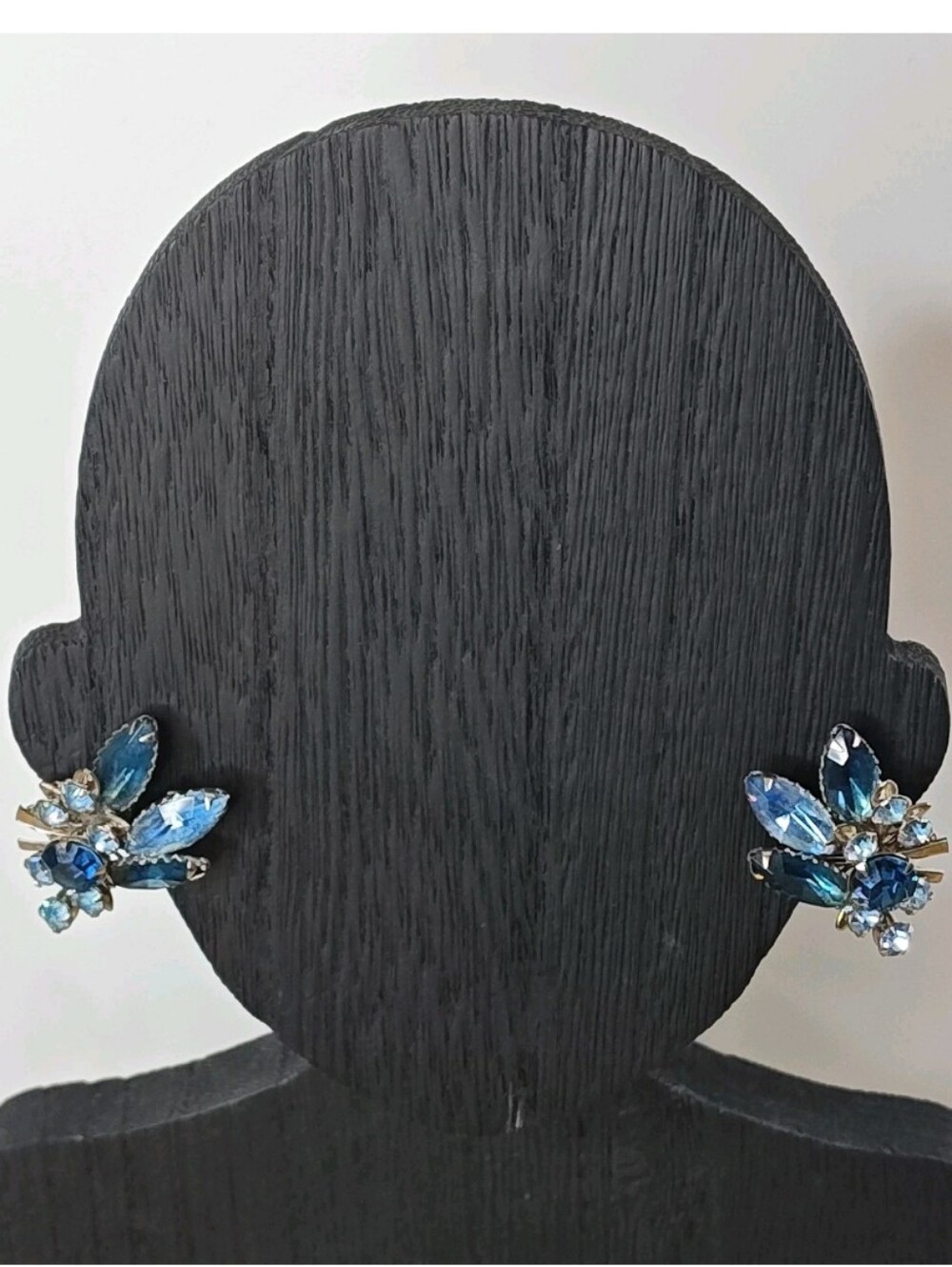 Vtg 50s MCM Clip On Earrings Sapphire Blue Rhinestones Silver Tone Floral Spray